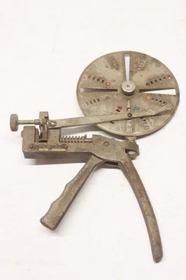 Vintage CURTIS INDUSTRIES Model 14 Handheld Key Cutter Automotive Service Tool - Image 1 of 4