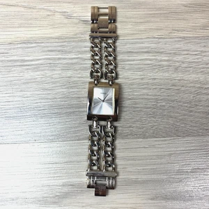Reloj Guess Cuban Link Tono Plata G75916L Necesita Batería - Imagen 1 de 9