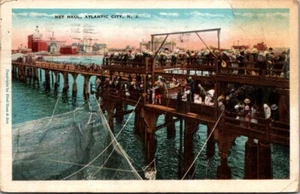 NET HAUL Atlantic City, Nueva Jersey NJ pesca c1920s - Postal - Imagen 1 de 2