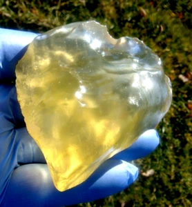 Libyan Desert Glass Meteorite Tektite impact specimen( 815 crt)Heart shape Gem A - Picture 1 of 10