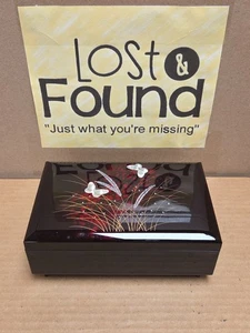 Handbemalte japanische Schmuckschatulle mit Spieluhr aus Perlmutt schwarz und rot Lack - Bild 1 von 16