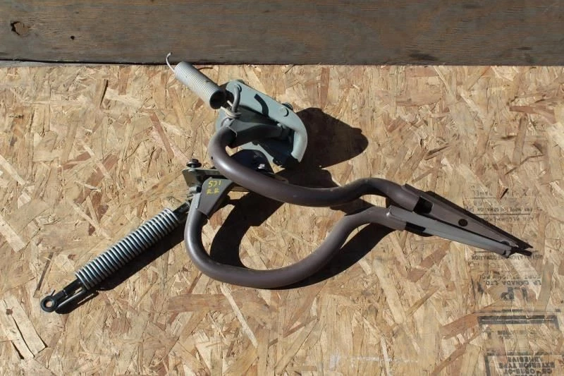 BMW 530i 545i 550i E60 2004 2005 2006 2007 tapa maletero bisagras soportes Foto 1 de 4