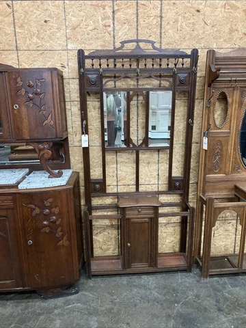 Antique Oak Hall Tree With Beveled Mirrors Cover