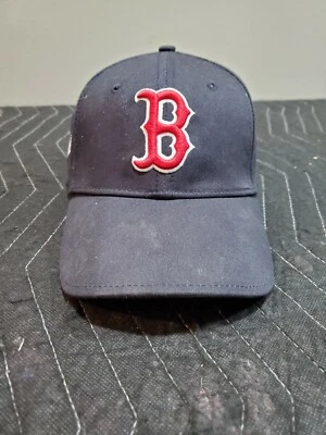 New Era Fits MLB Genuine Boston Red Sox adjustable hat w/ mlb sticker - Image 1 of 4