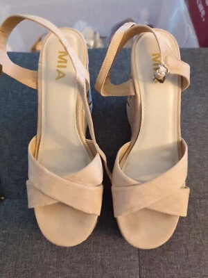 sandalias cuña mia talla 8  Foto 1 de 4