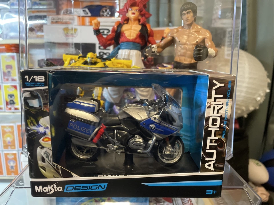 MAISTO 1:18 AUTHORITY POLICE MOTORCYCLES BMW R 1200 RT POLIZEI 32306 SILVER  - Image 1 of 1