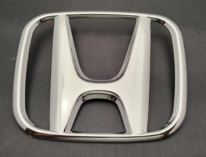 Front Grille Emblem Fits Honda CRV Year 2005, 2006, 2007, 2008, 2009 - Picture 1 of 2