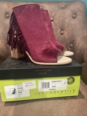 Botellas con flecos de color vino para diligencia Foto 1 de 4