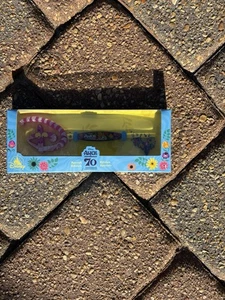 Disney Alicia en el País de las Maravillas 70 Aniversario Edición Especial Llave Coleccionista Nueva en Caja - Imagen 1 de 2