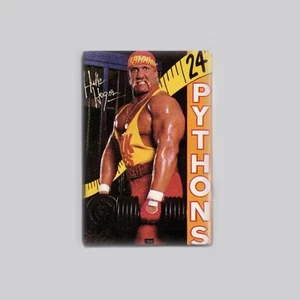 HULK HOGAN / PYTHONS - IMÁN NEVERA 2"x3" (cartel de lucha libre vintage años 90 - Imagen 1 de 3
