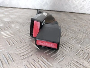 Prétensionneur Accroche ceinture sécurité Arrière Droit - DACIA SANDERO I (1) - Imagen 1 de 5