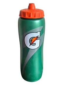 Botella de agua deportiva Gatorade 32 oz Squeeze verde y naranja usada - Imagen 1 de 7