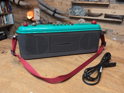 ¡Único! Radio casete estéreo verde Sharp QT-F40 de colección - sin cubierta de batería Foto 1 de 4