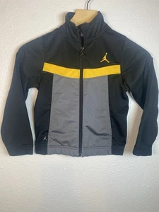 Jungen Größe 5 - Nike Jordan Trainingsjacke - durchgehender Reißverschluss schwarz grau gesticktes Logo - Bild 1 von 5