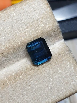 Gema de turmalina azul natural de Afganistán de 1,73 Crts Foto 1 de 4
