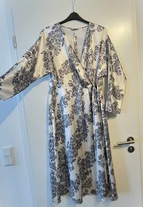 H&M Wickelkleid L Wollweiß Blumen Satin Cottage Midikleid Langarm Fledermaus - Bild 1 von 6