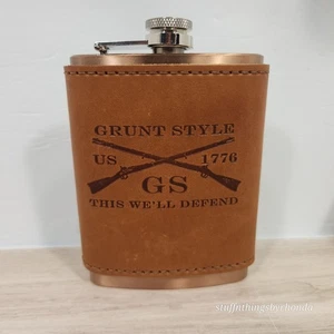 Fiaschetta in acciaio inox avvolta in pelle stile Grunt - 8 oz mai usata - Foto 1 di 6