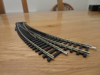 hornby track - curved r8074 left hand nickel silver points - Image 1 of 4