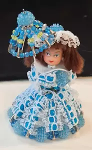 VINTAGE SAFETY PIN BLUE DRESS WITH LACE HOLDING HER UMBRELLA PIN DOLL 4" - Picture 1 of 5