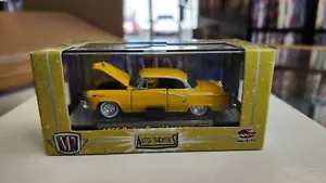 Dodge Royal Lancer 1955 M2 Auto-Thentic R03 #08-34 en amarillo con RR - Imagen 1 de 5