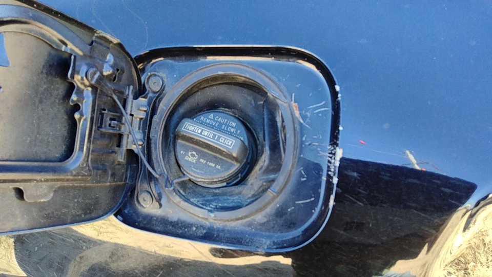 Toyota Rav-4 2009-2012 conjunto de cuello de llenado de combustible con tapa de gasolina OEM 772130r010 Foto 1 de 1