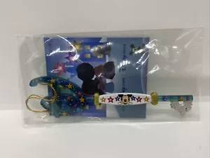Disney Store From Our Family To Yours Xmas Holiday Key Limited In-Hand - Picture 1 of 5