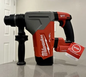 Martillo rotativo Milwaukee M18 COMBUSTIBLE 18V Li-Ion 1 1/8"" SDS Plus - Solo herramienta 2915-20 - Imagen 1 de 6