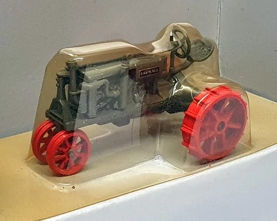 Ertl 1/43 Scale 2527 - McCormick Deering Farmall Tractor - Grey/Red - Image 1 of 4