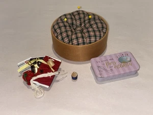 Vtg Fabric Ctrs of America quilted pin cushion, tlc brooch & pins & needles box! - Picture 1 of 15