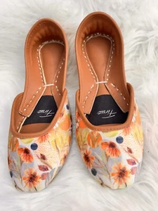 UK 4,5,6,7/Pakistani khussa/ Juttis/ Summer Florals handmade. Suede Like Outer - Picture 1 of 6