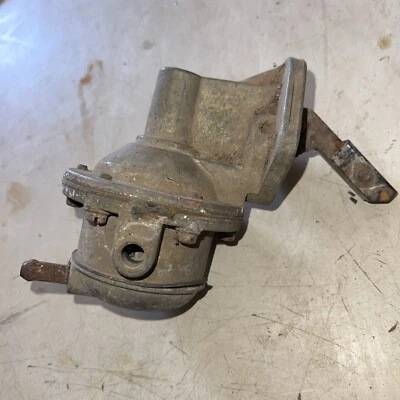 International Harvester Mechanical Fuel Pump 224 Core - Image 1 of 4