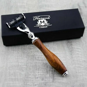 TRIPLE EDGE SHAVING RAZOR WITH THE WOODEN HANDLE. PERFECT FOR SMOOTH FINISHING - Picture 1 of 5