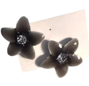 Vintage Gray Flower Earrings Rhinestone Enamel Stud Pierced Cottagecore 1 Inch - Picture 1 of 4