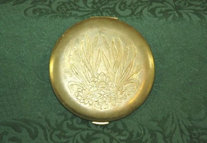 1930er Zell Fifth Avenue rundes Make-up Messing kompakt - floral mit Puff & Spiegel - Bild 1 von 8