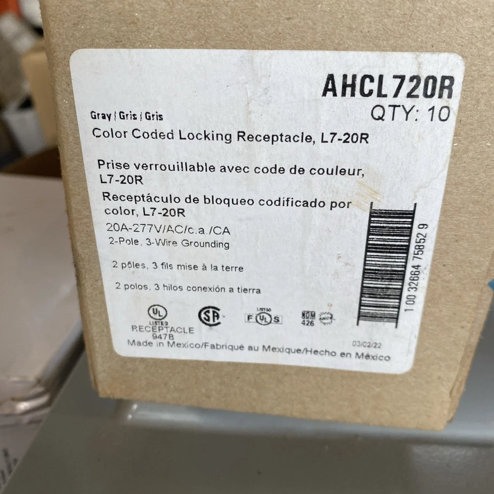 Lote de 10 salidas de bloqueo de receptáculo Eaton Arrow Hart Turn AHCL720R Foto 1 de 1