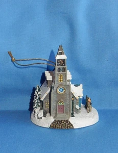 Bradford Kinkade 2000 Moonlit Village Church Illuminated Christmas Ornament - Bild 1 von 5