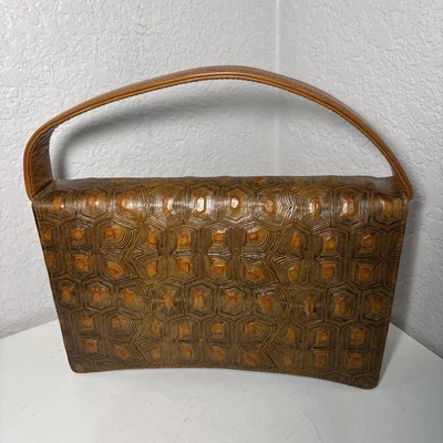 Bolso sin asas plegable de cuero con textura con estampado de reptiles marrón Inge Christopher Foto 1 de 4