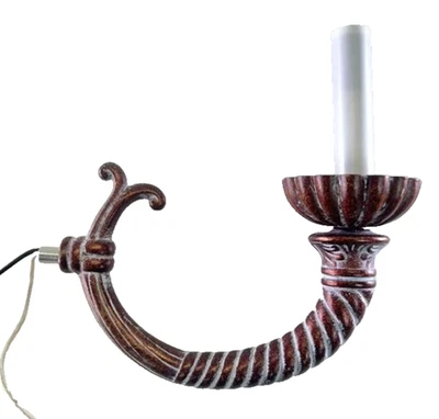 Aplique de pared de luz incandescente de un solo brazo de 9" rojo de hierro forjado envejecido Foto 1 de 4