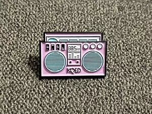 KQED Public Radio Emaille Hut / Anstecknadel 88,5 San Francisco NEU - Bild 1 von 4