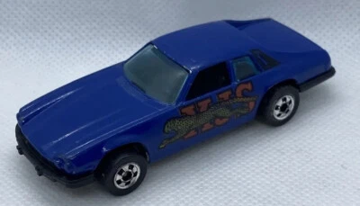 Jaguar XJS 1977 Hot Wheels azul saltando en puertas - excelente estado Foto 1 de 4