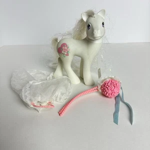 De colección 1989 My Little Pony Belleza Nupcial Rosa Corazón Rosas con Ramo y Velo RARO G1 - Imagen 1 de 16