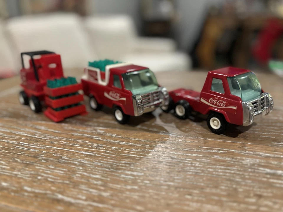 Винтажные игрушки Buddy L Coca-Cola | два грузовика и вилочный погрузчик - Изображение 1 из 4
