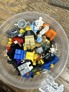 Lego lot of minifigures and Parts, Police Droid, Rabbit, accessory E44 - Picture 1 of 7