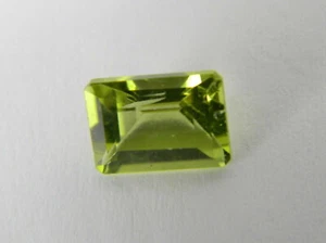 1.045 Carats Natural Green Arizona Peridot Faceted Gemstone Octagon PRT92 - Picture 1 of 2