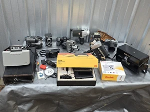 Vintage Camera Lot Of Cameras Including Various Bags an Accessories. Untested. - Picture 1 of 24