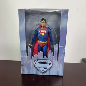 SUPERMAN NECA ACTION FIGURE 18 CM STATUA SUPER HERO COLLECTION CULT MOVIE - Foto 1 di 2