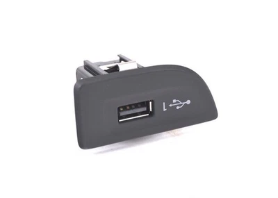 Audi A3 8V Audio Jack Ausiliario Interfaccia Porta Usb LHD Originale 8V1035726 - Image 1 of 4