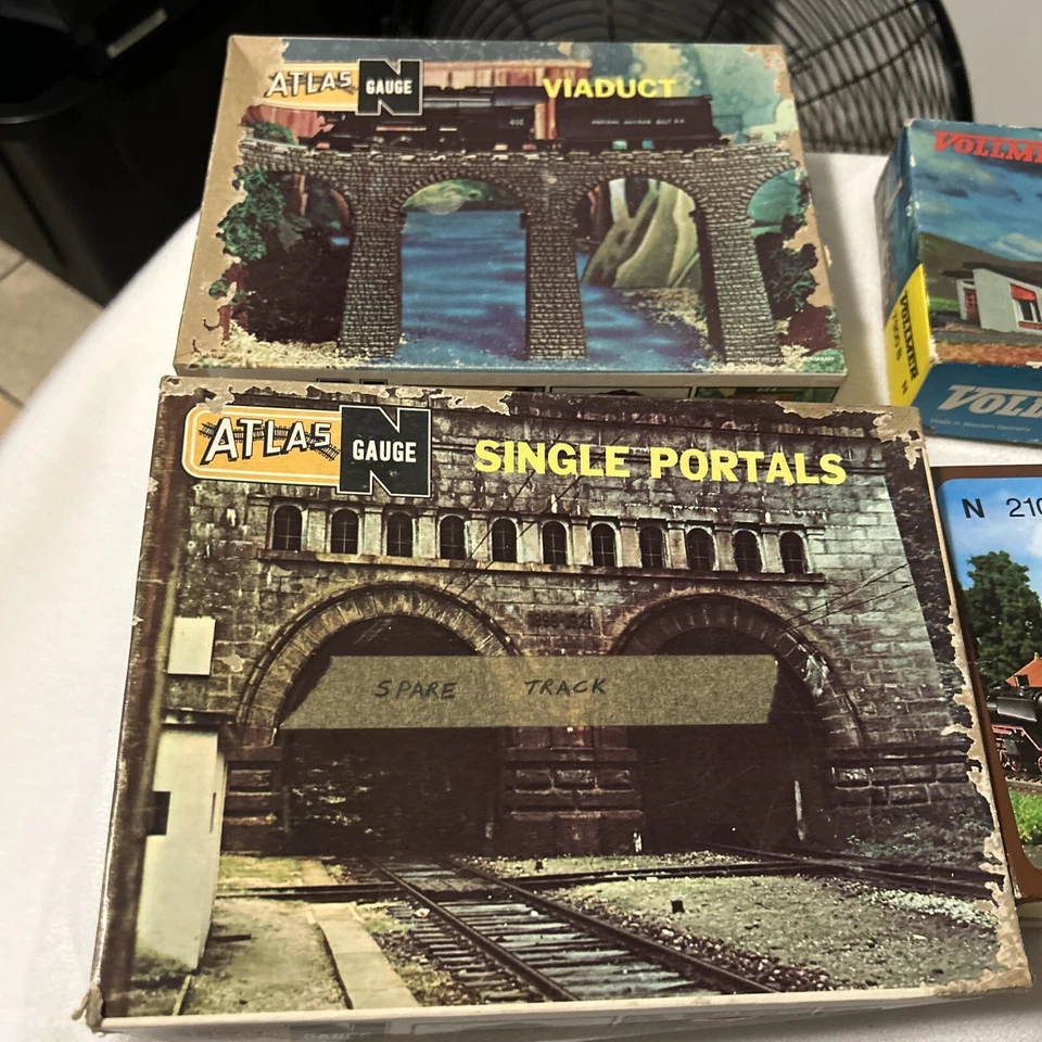 Lote calibre Atlas N más extras Vollmer y Faller Foto 1 de 4