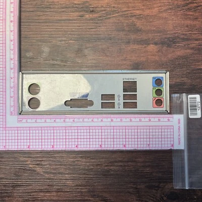 Protector de E/S ATX para placa base desconocida placa posterior de E/S Foto 1 de 2