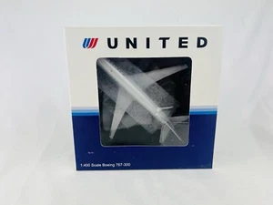 1:400 Boeing 767-300 United Airlines Blue Tulip AeroClassics - Picture 1 of 9